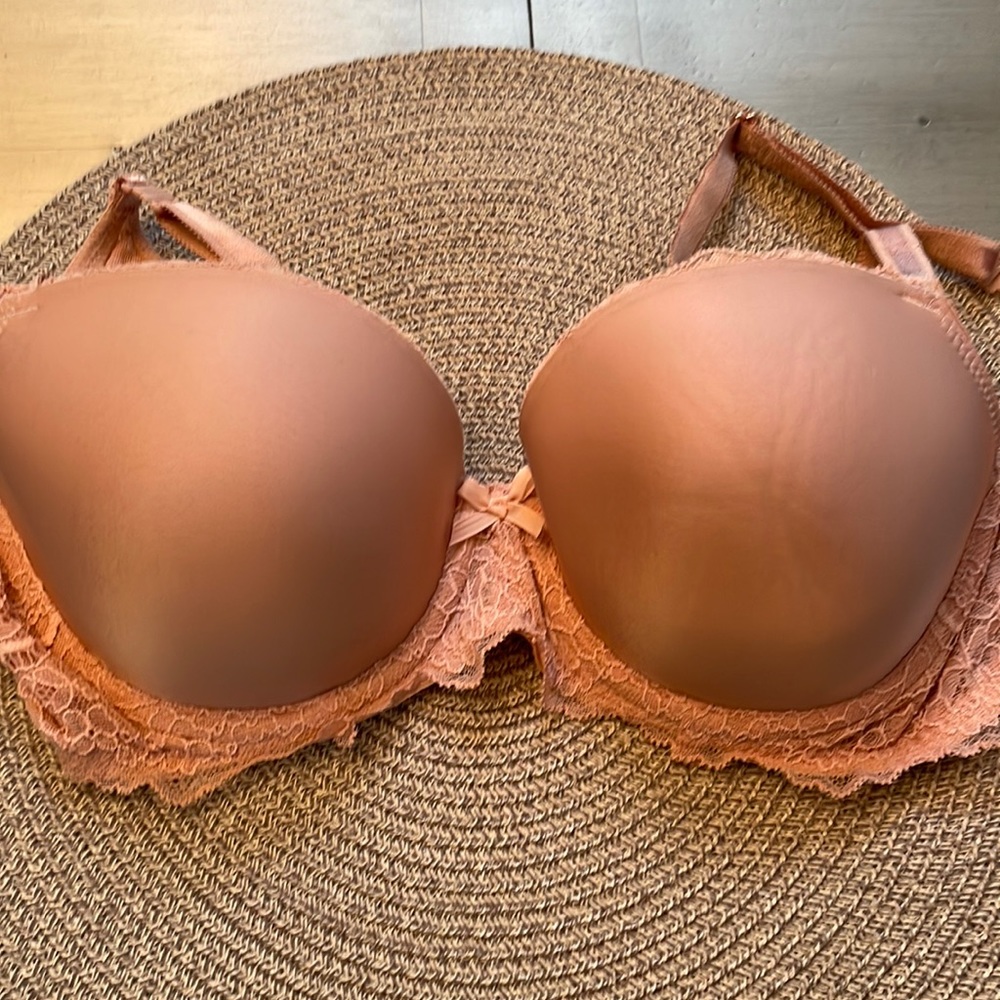 Victoria’s Secret bra, 36 C